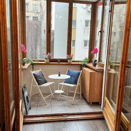 Yellow Story Downtown Apartment *