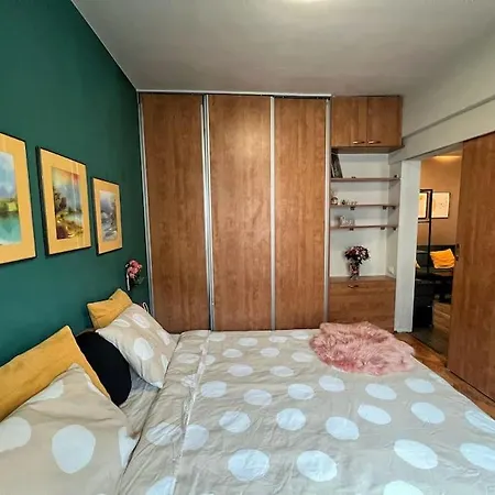 Apartment Yellow Story Downtown