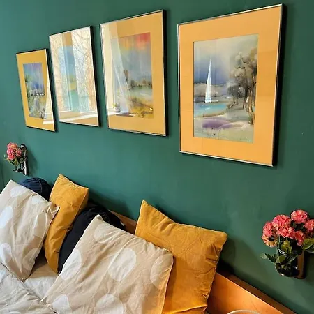 Yellow Story Downtown Apartment *