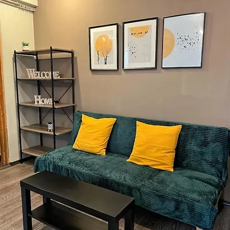 Yellow Story Downtown Apartment