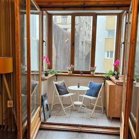 Apartment Yellow Story Downtown *