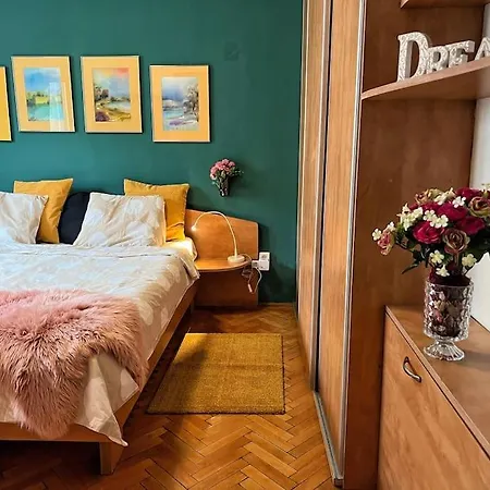 Apartment Yellow Story Downtown *